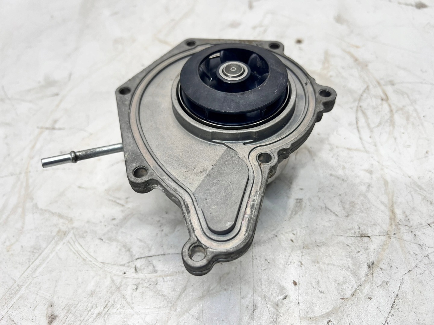 water pump AUDI A6 A7 Q5 Q7 3.0 TFSI 06E121018 06E090A