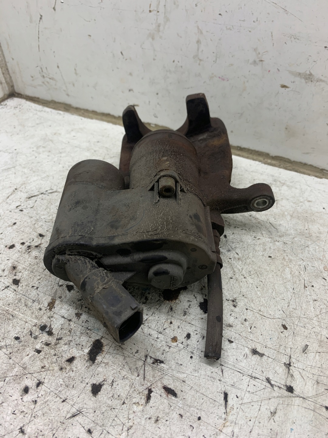 caliper brake left rear part rear AUDI A6 C6 LIFT (2004-2011) 2.0 TDI