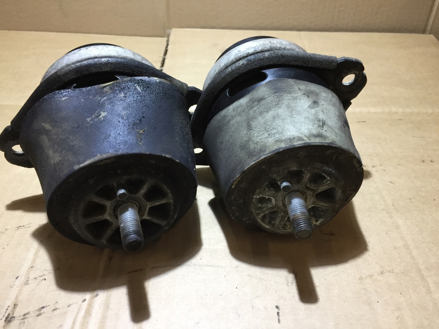 AUDI Q7 4L 3.0 TDI Supporti motore usato 7L8199131A