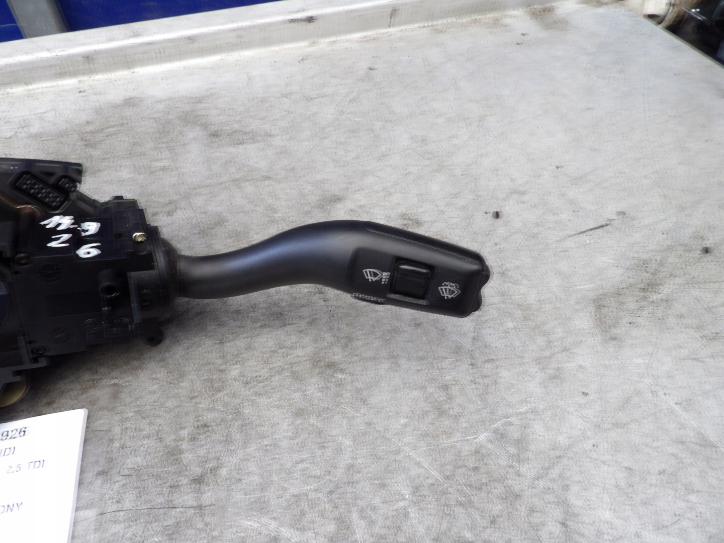 Audi A4 b6 commande levier commodo sous volant 8E0953549N