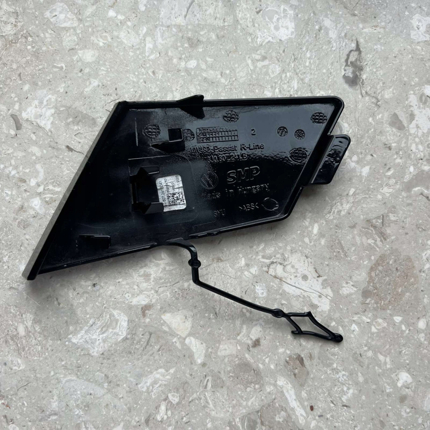 VW PASSAT B9 3J R-LINE 21- Abschleppöse der Stoßstange vorne 3J0807241B