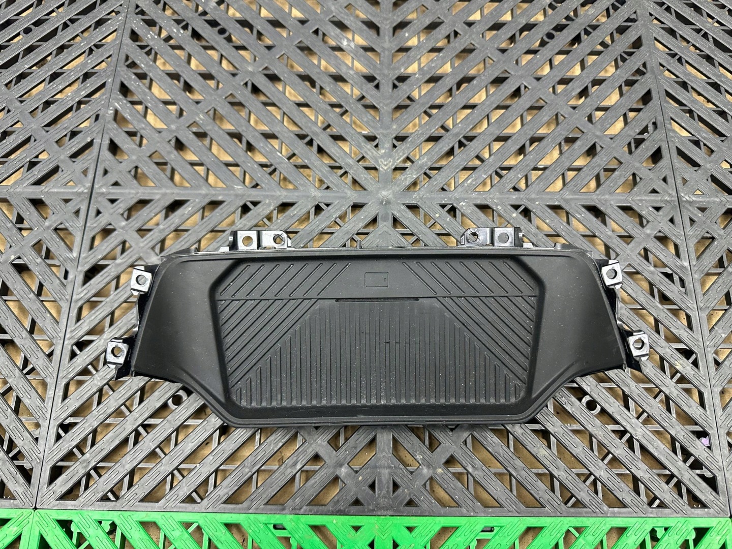 Ladowarka indukcyjna BMW X1 U11 5A623B0