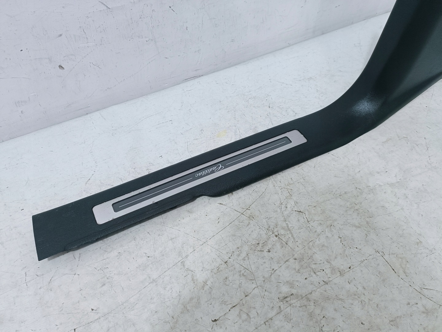 CADILLAC ESCALADE IV 15-cap moulding threshold left front 23475150