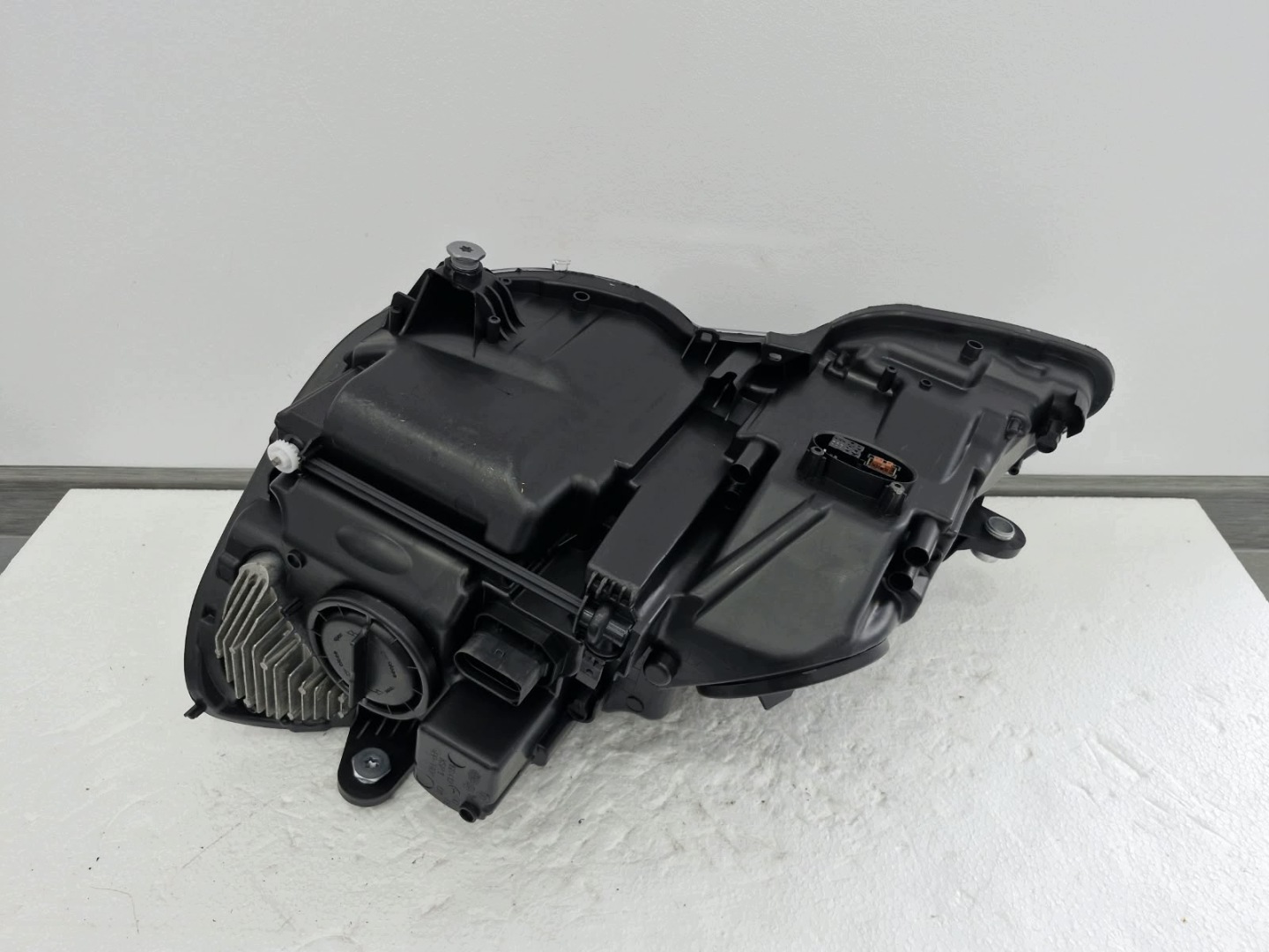light right Mercedes E Klasa W212 Bi-Xenon positioning