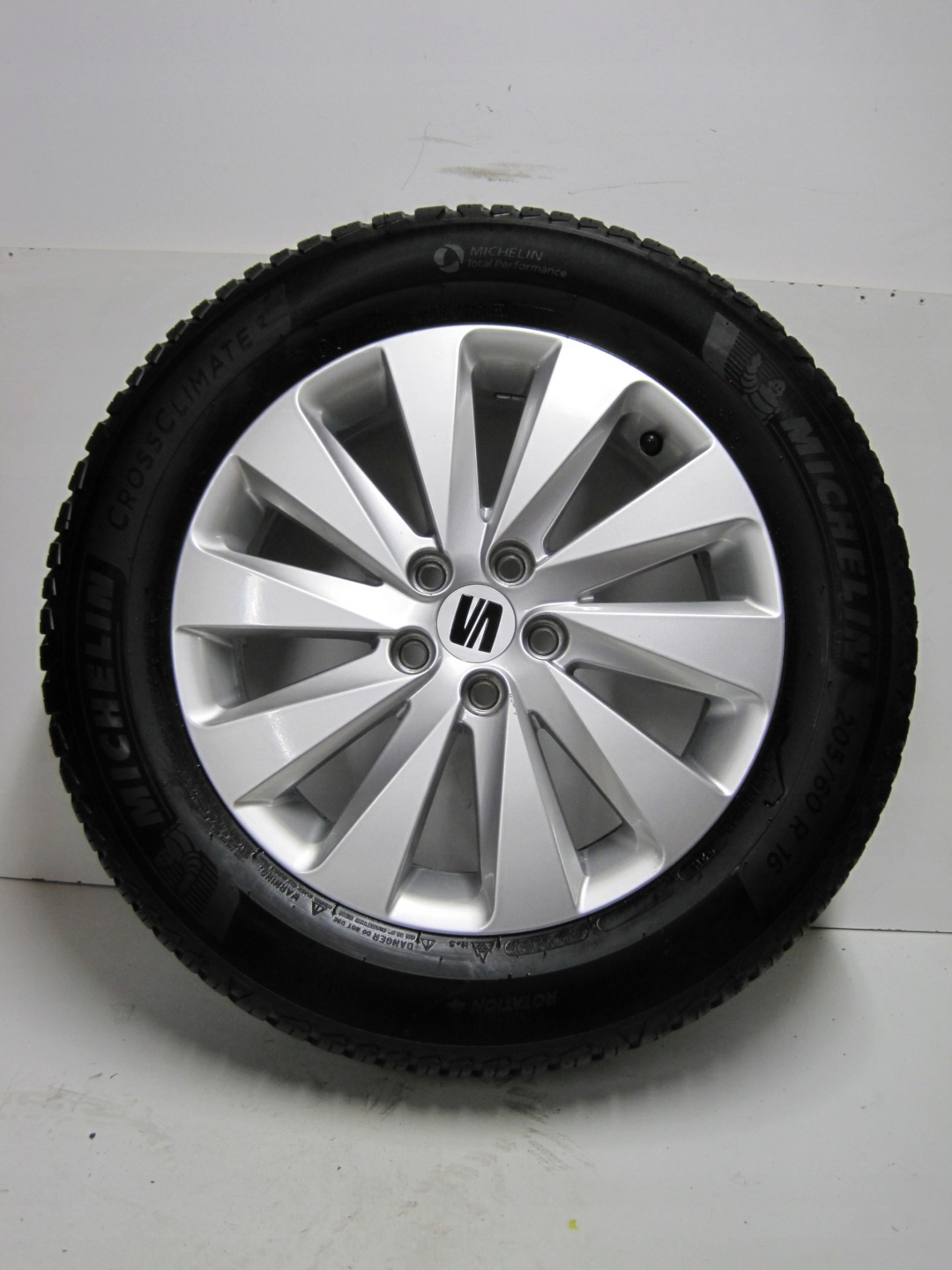 wheels discs tyres SEAT ARONA R16 6F9 M+S 5MM