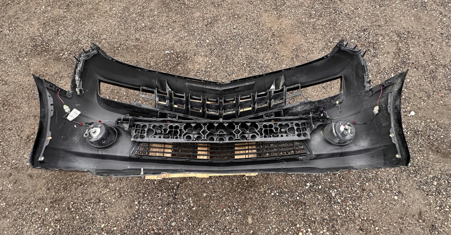 bumper front front fog light logo grill Chevrolet Camaro SS 2009+