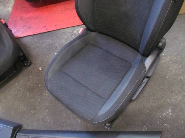 Skoda RAPID NH3 NH 5JA HB SPACEBACK seats right left front seat side