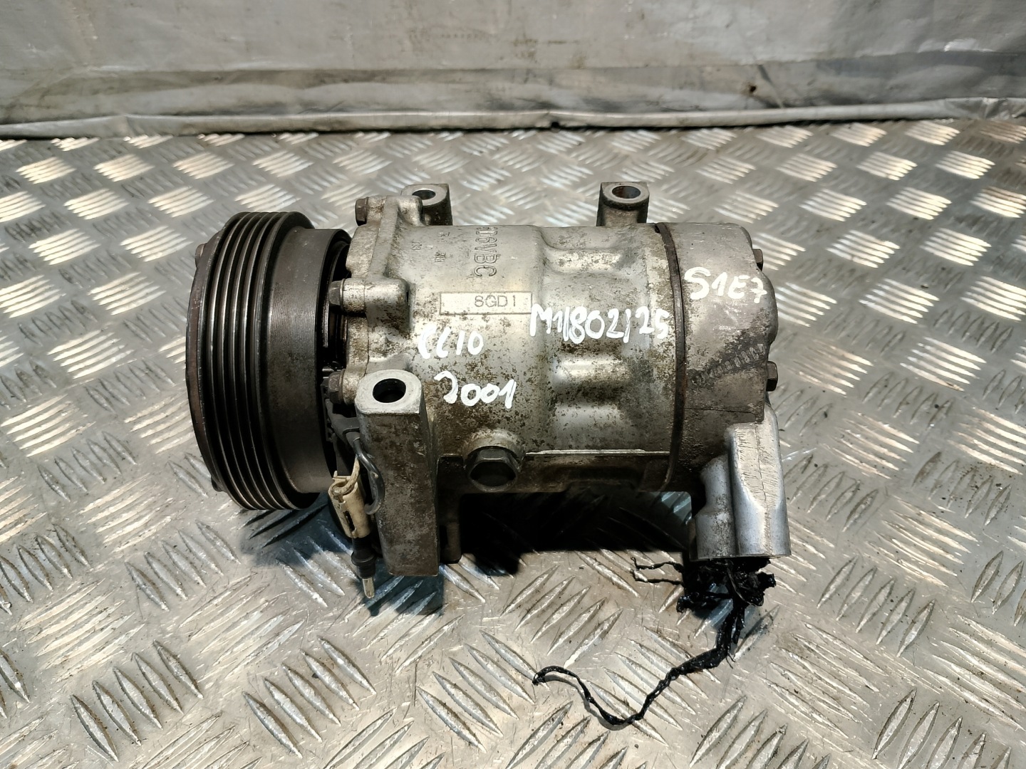 compressor compressor; of the air conditioning RENAULT CLIO II 1.2 B 7700111182