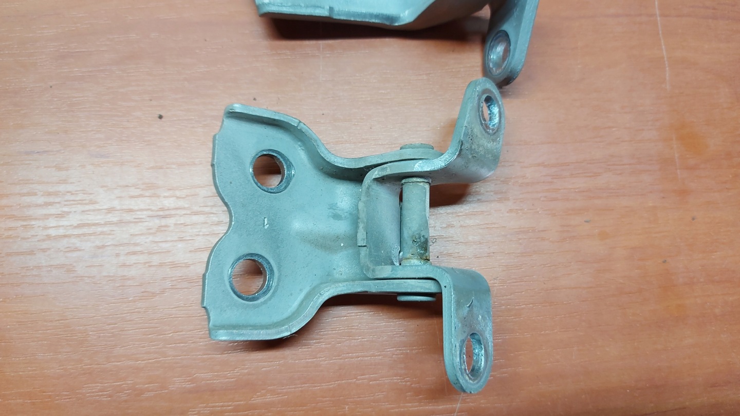 hinges hinge door right front TOYOTA AVENSIS T25 03