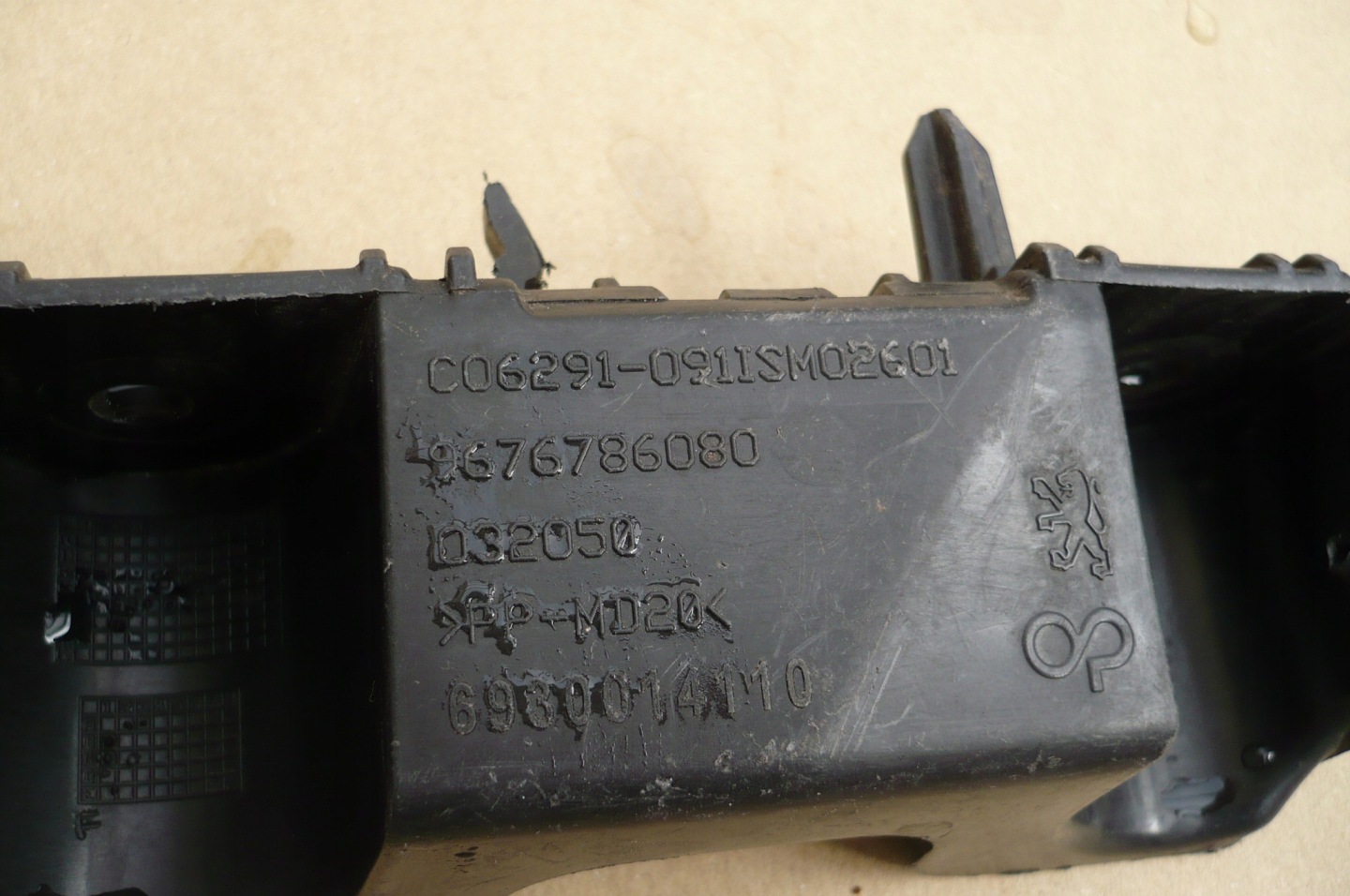 PEUGEOT 301 bumper bracket right rear part