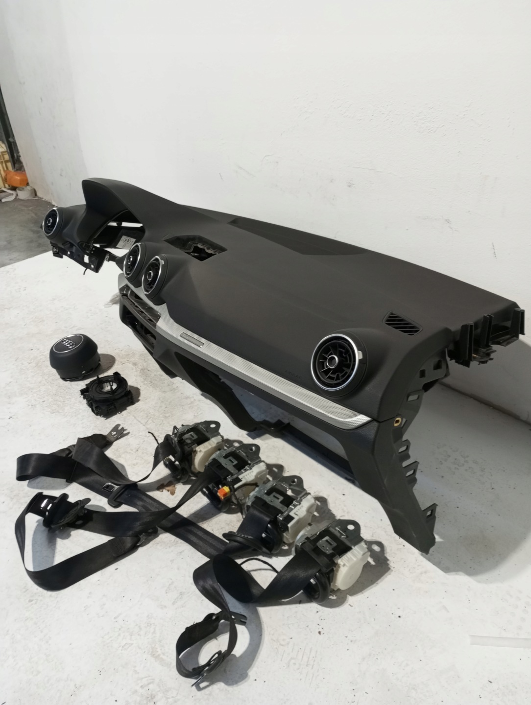 dashboard AUDI Q2 81A