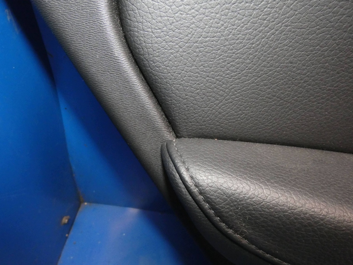VOLVO XC60 II 17- side upholstery door left rear part