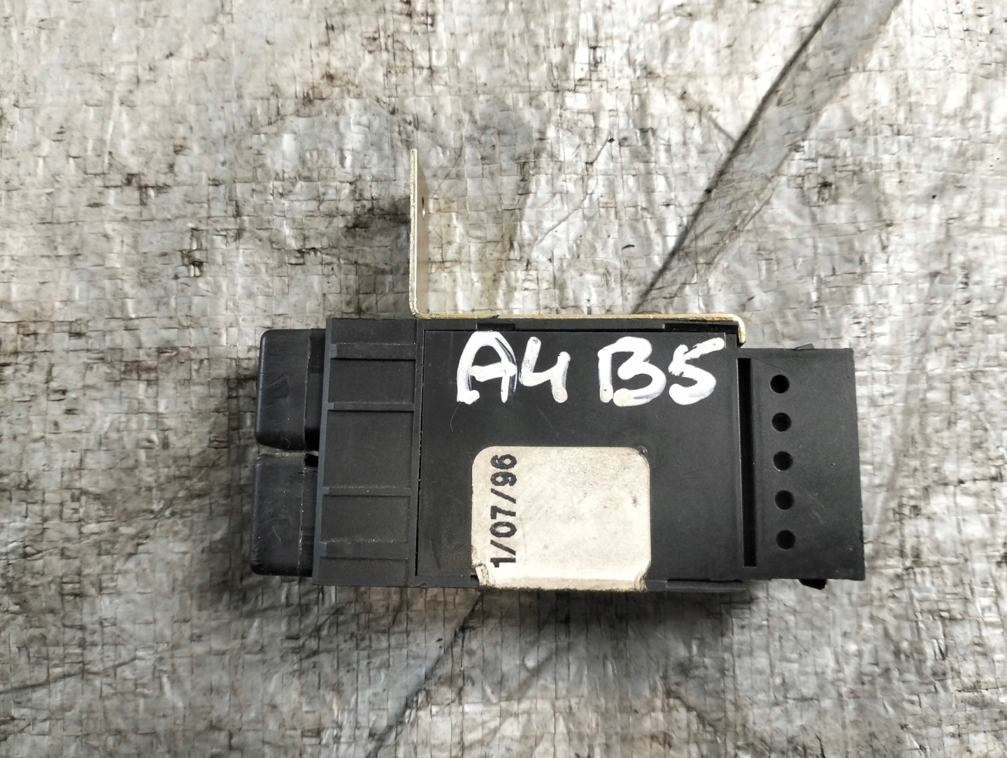 prekidač klimatizacije AUDI A4 B5 94-01r 4A0959621