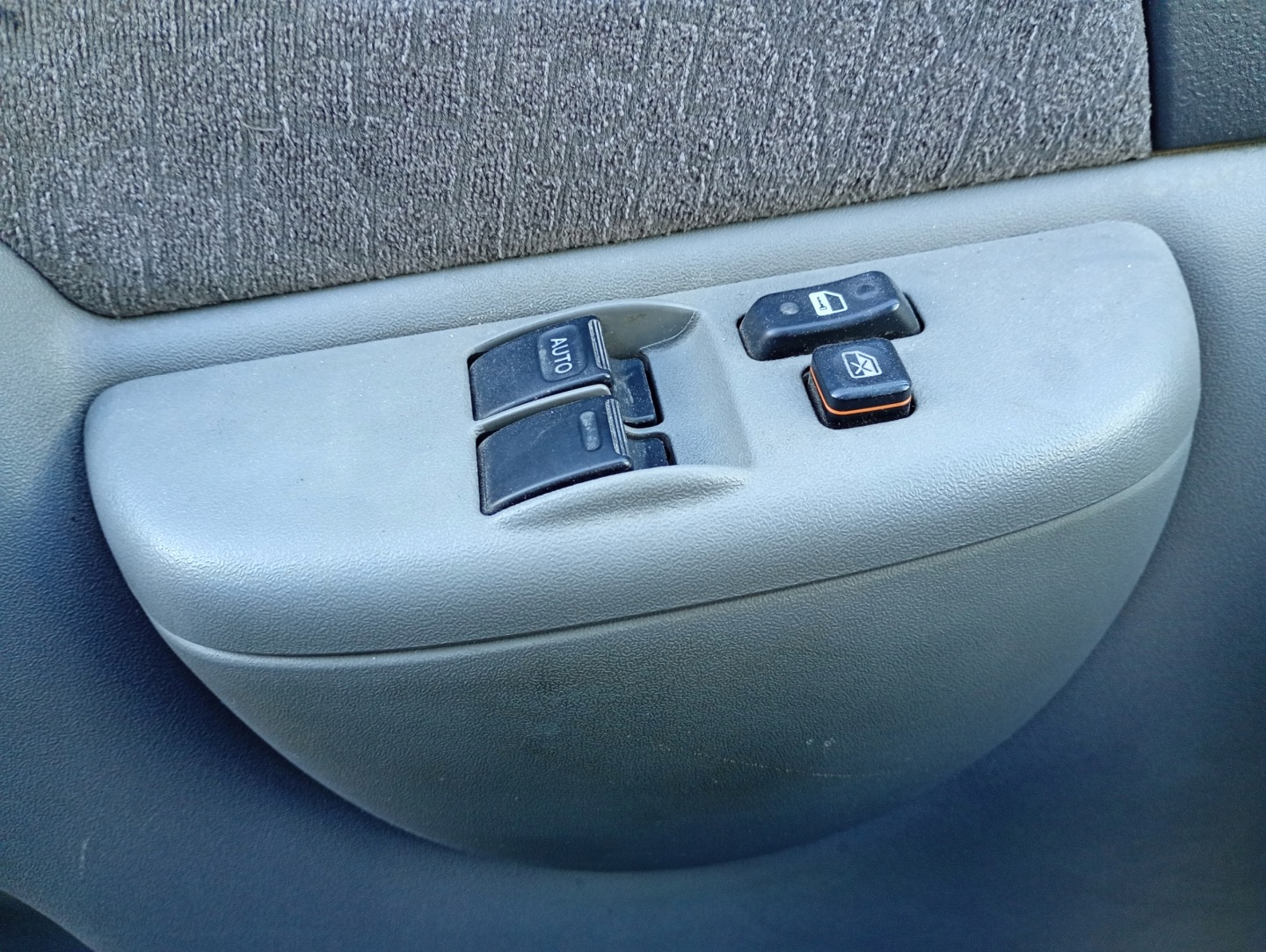 Toyota Yaris Verso 1 00-05 switch switch regulation regulacja windows