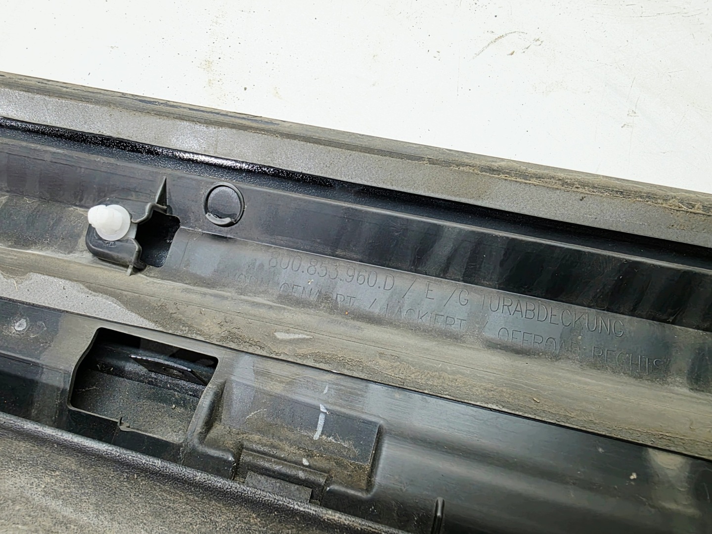 moulding lower door right front AUDI Q3 8U 8U0853960 LY9B