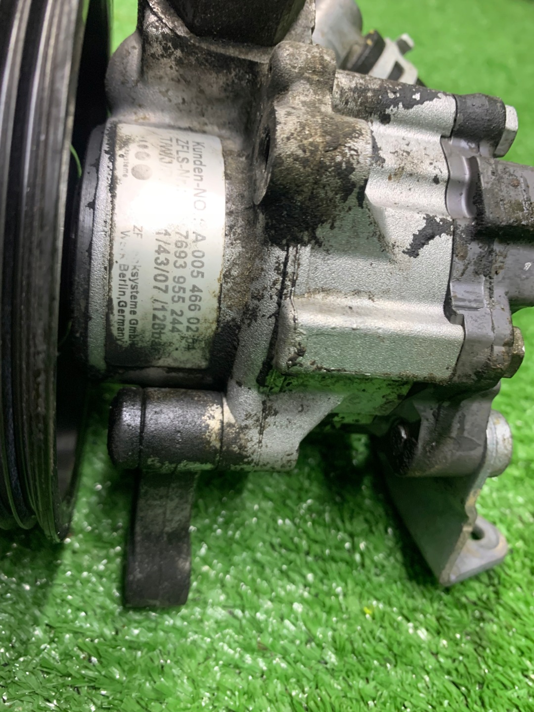MERCEDES CLS W219 W211 W164 3.0 CDI servo pump A0054660201