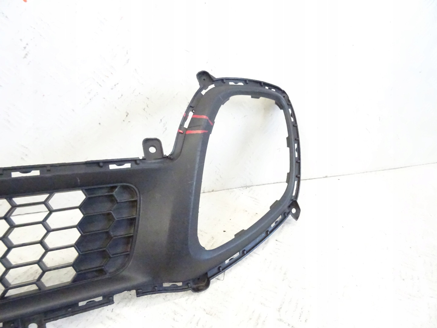 grid of a bumper front front central KIA PICANTO II 86569-1Y300