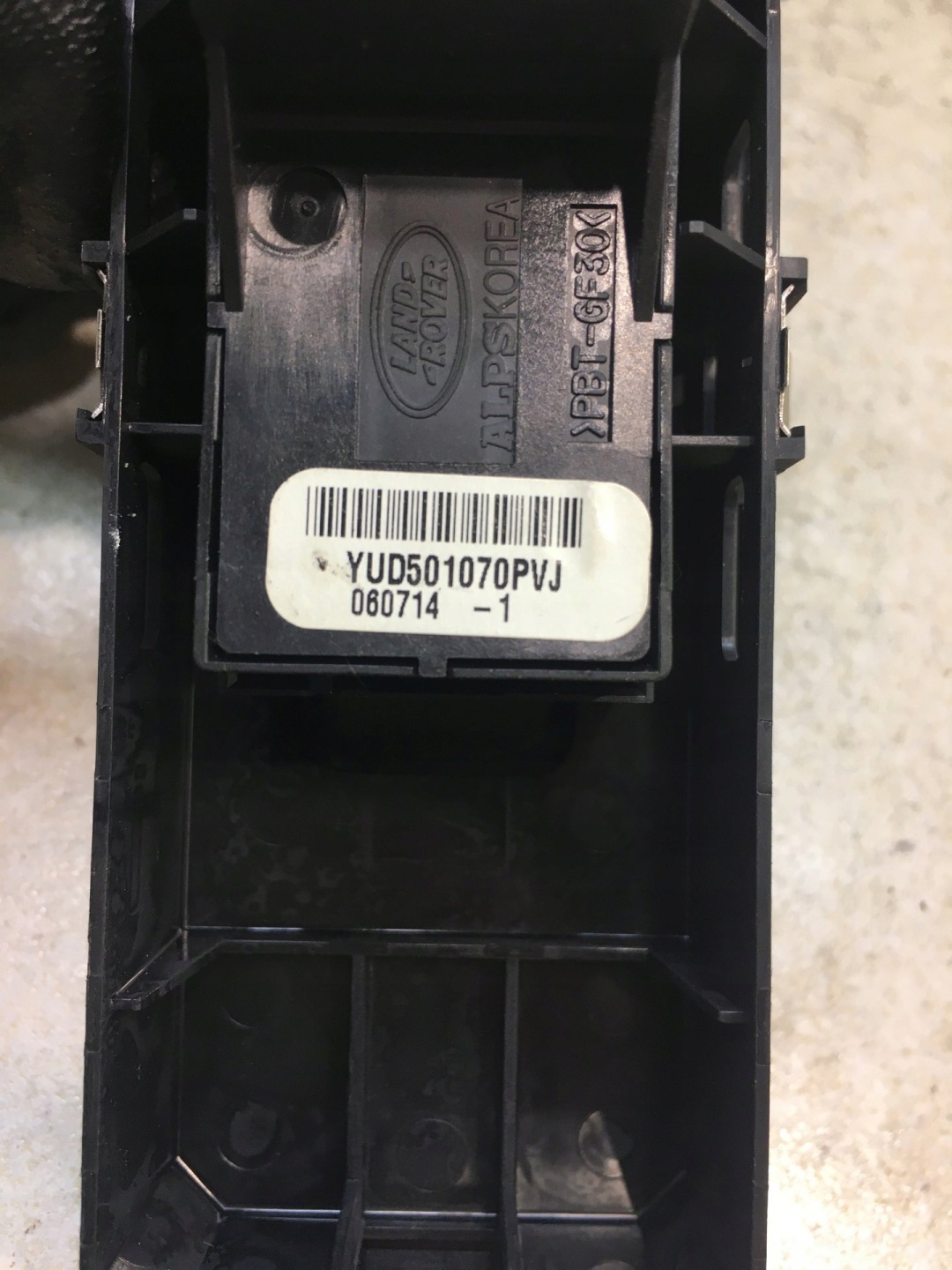 PANEL windows left rear part DISCOVERY III YUD501070PVJ
