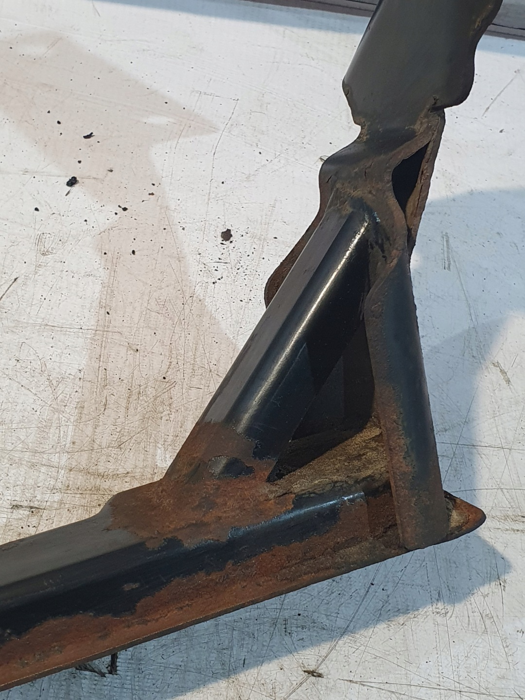 console holder front DODGE JOURNEY 2.0CRD 09r.