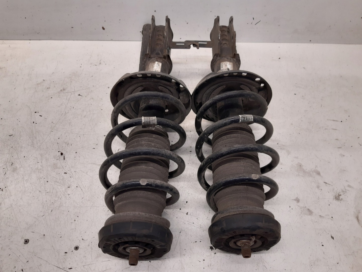 shock absorbers springs front para 13412612 Opel Astra J
