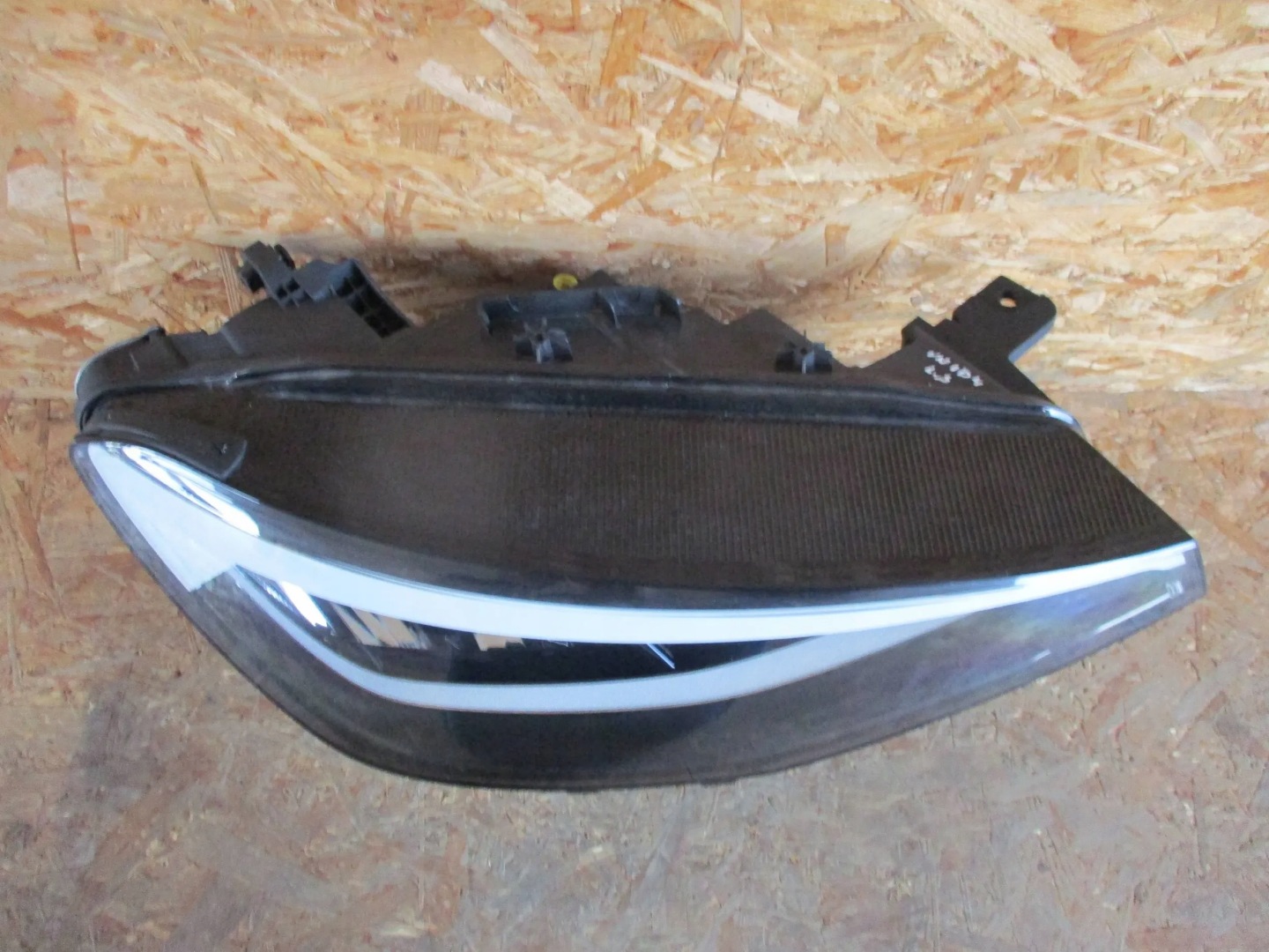 light front front right VW ID4 FULL LED
