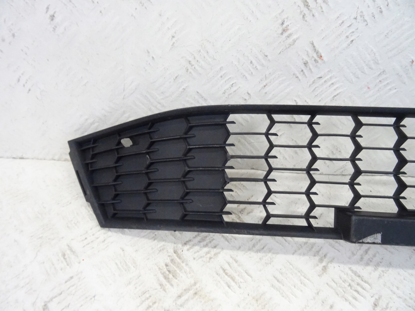 grid of a bumper front front central SKODA FABIA IV 4 6VA853677