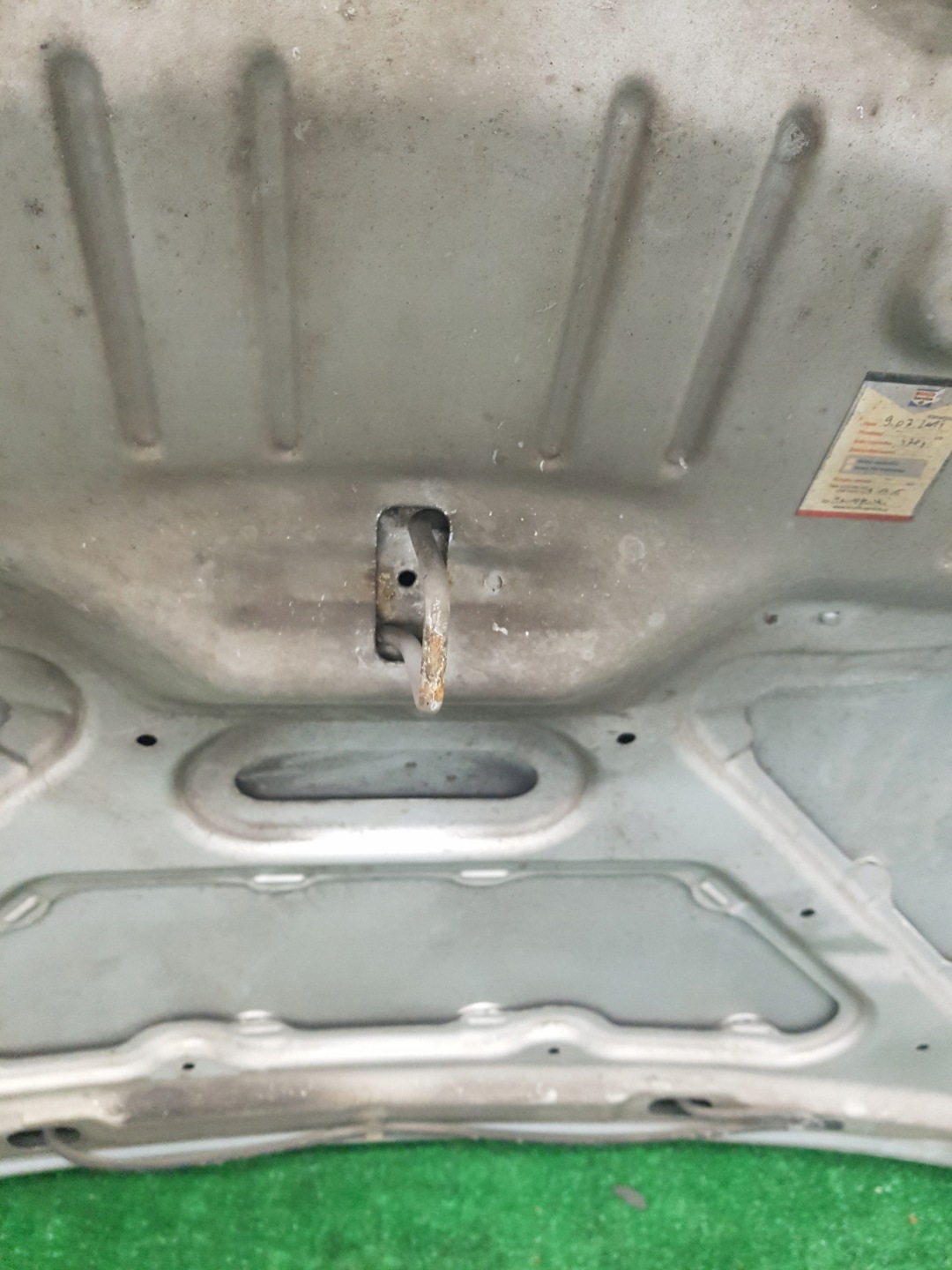 kapota MAZDA 2 2004