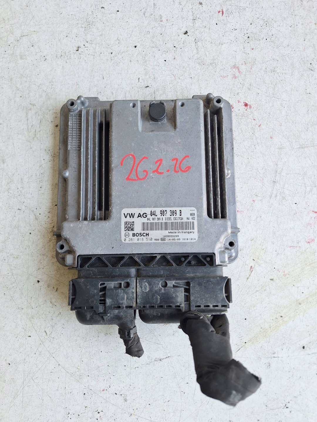 VOLKSWAGEN computer control unit of the engine 04L907309B BOSCH 0281018510