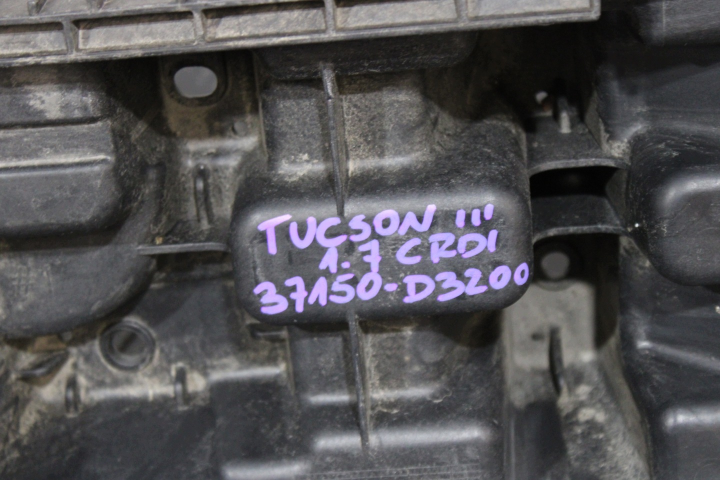 držač akumulatora 37150-D3200 HYUNDAI TUCSON III 3