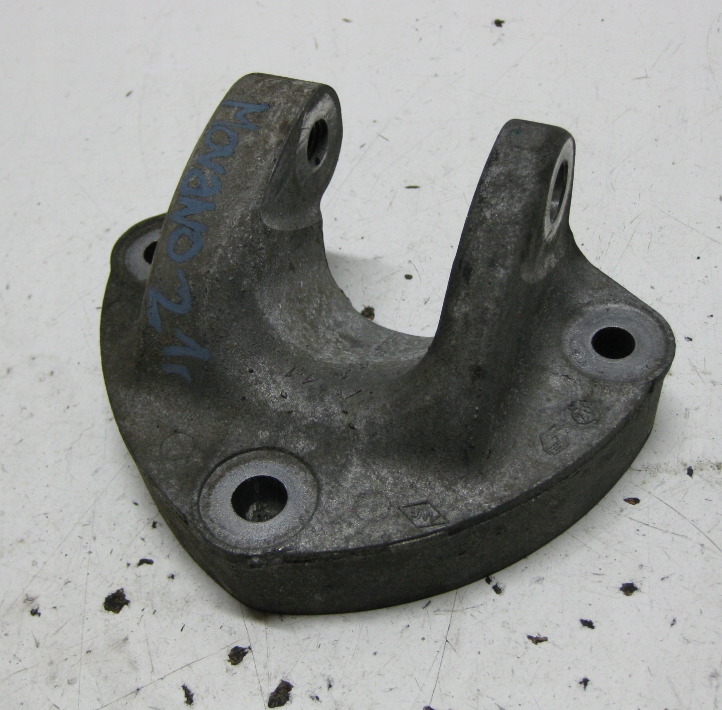 RENAULT MASTER III LIFT Support Support plaque Moteur 8200675217