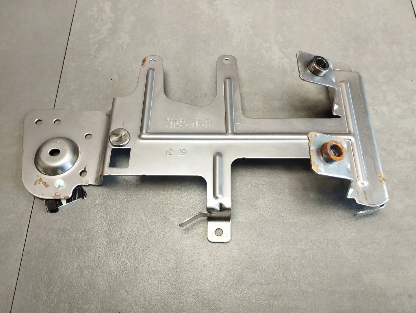 Ford Mondeo MK5 bracket holder JG9T14A254AA