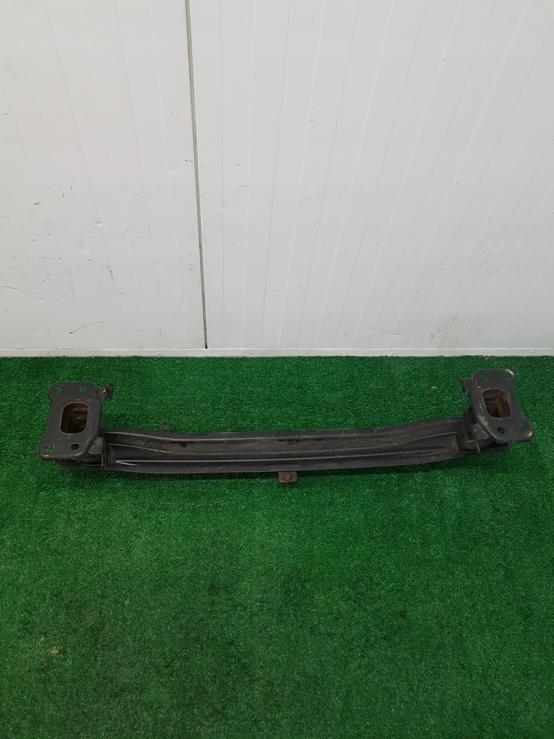 sider below front bumper SKODA SUPERB 2 3T0807109C