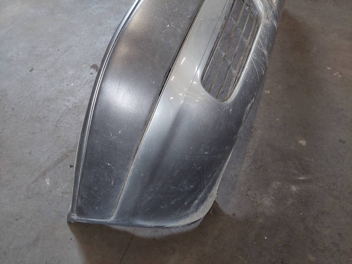nárazník predok AUDI 80 B4 LY7P