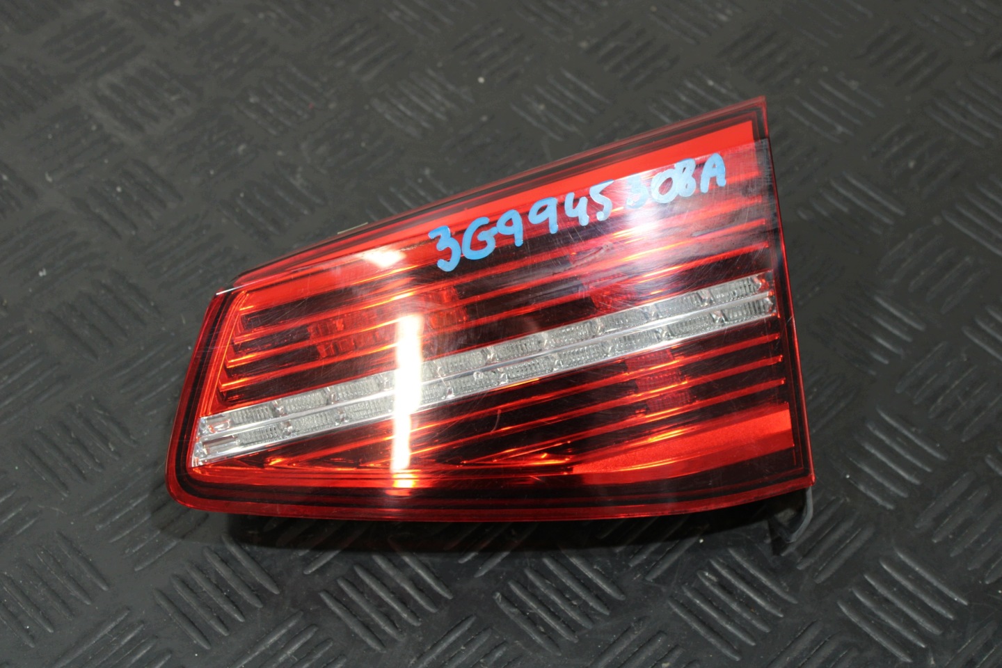 light bonnet boot right rear part 3G9945308A VW PASSAT B8 3G0 3G9 LIFT