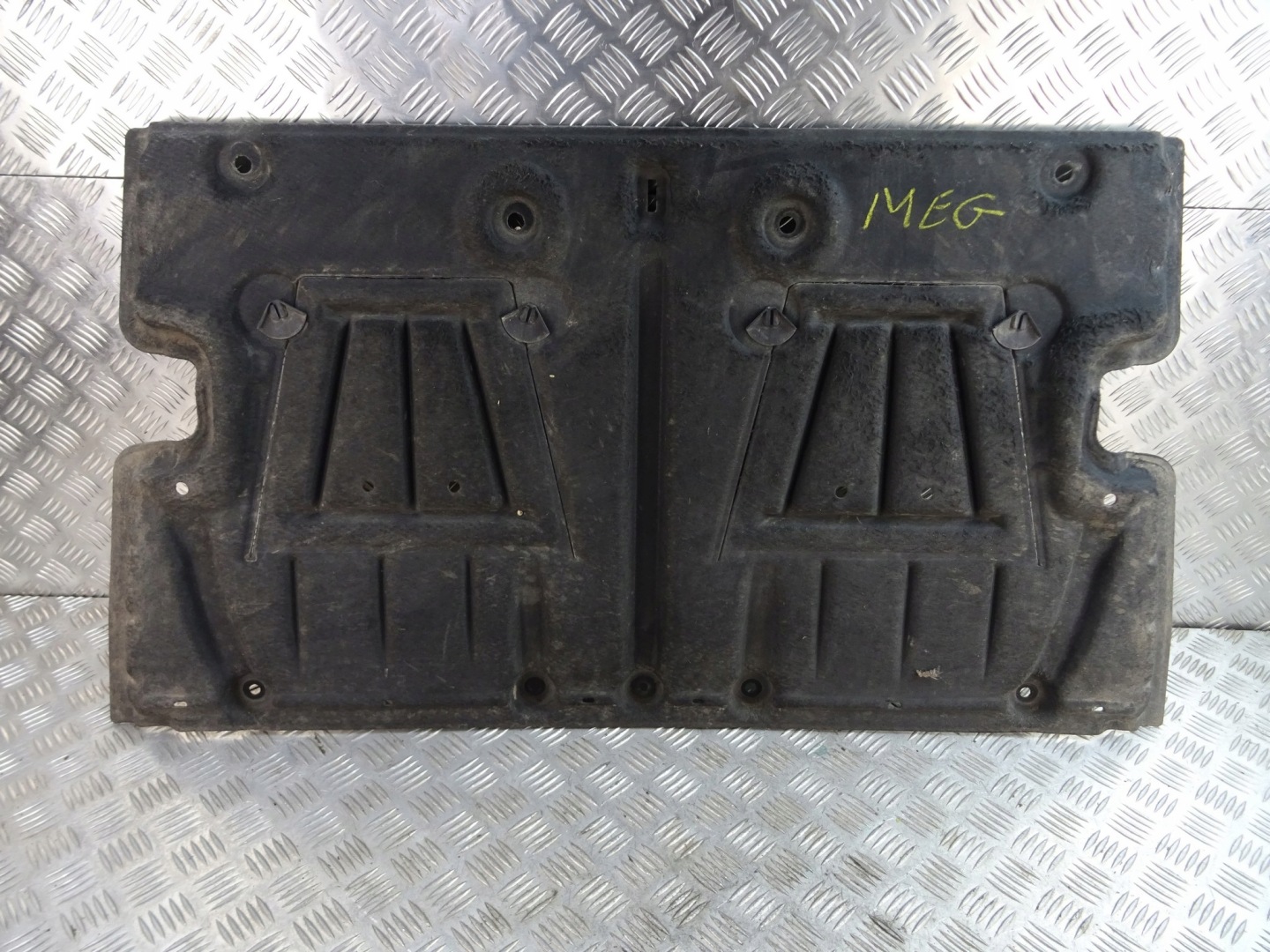 RENAULT MEGANE 5 V E-TECH cover chassis 555822010R