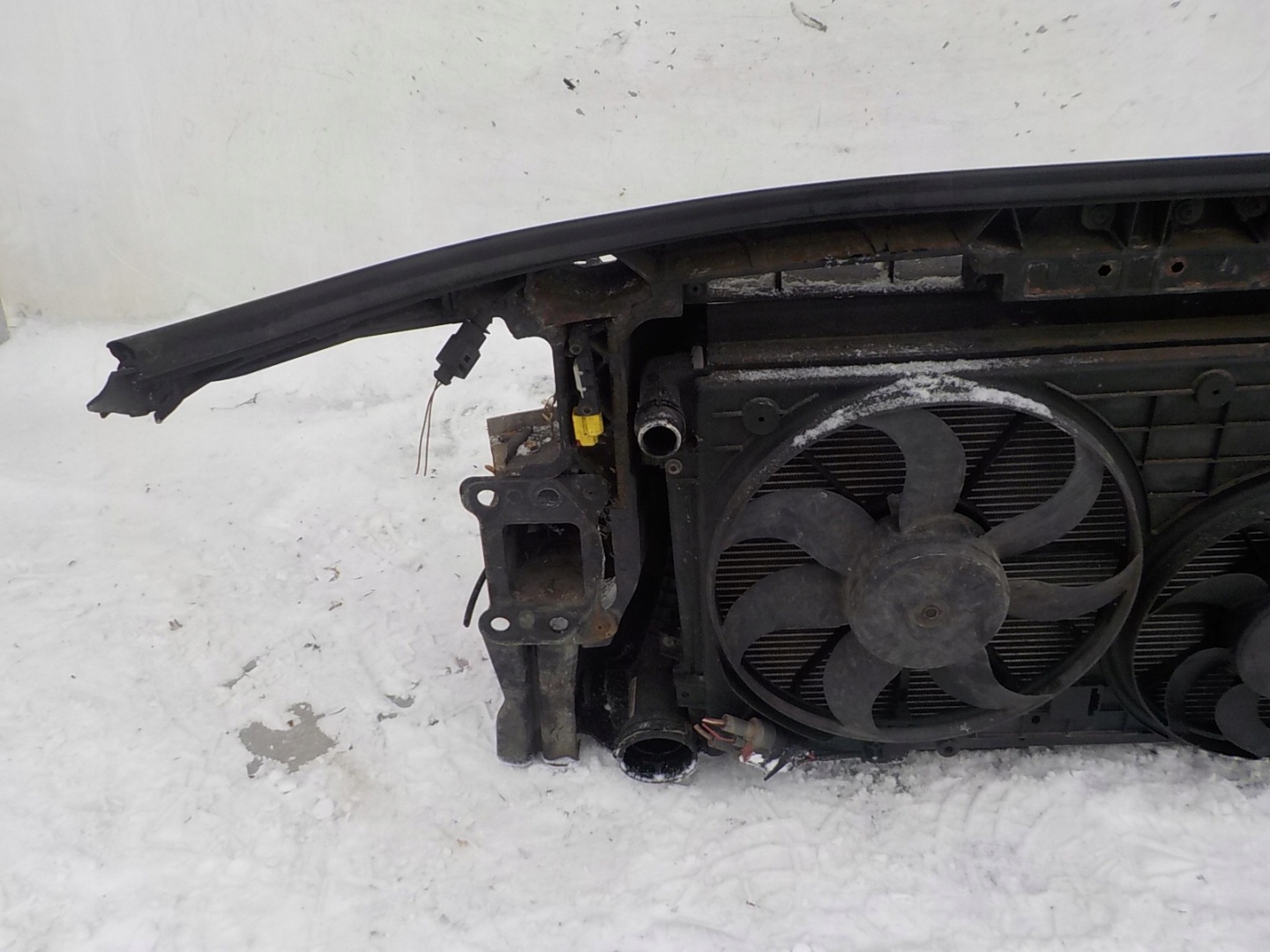 352 AUDI A3 II 8P LIFT 1,9 TDI support panel for radiators sider radiator