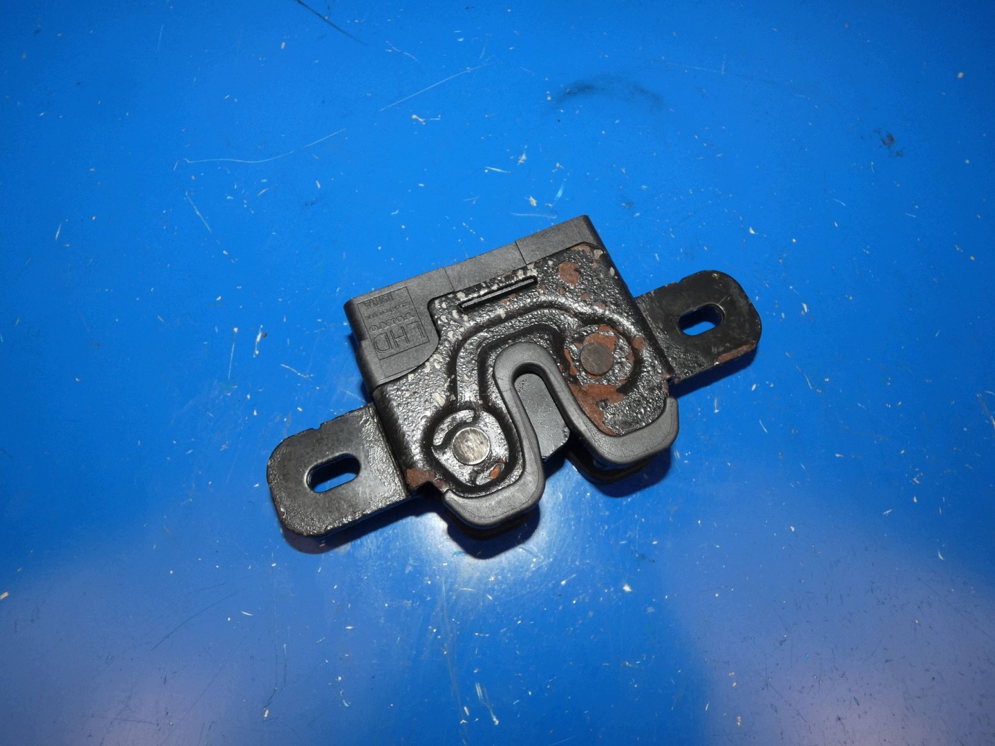 VOLVO XC60 and bonnet latch lock left front