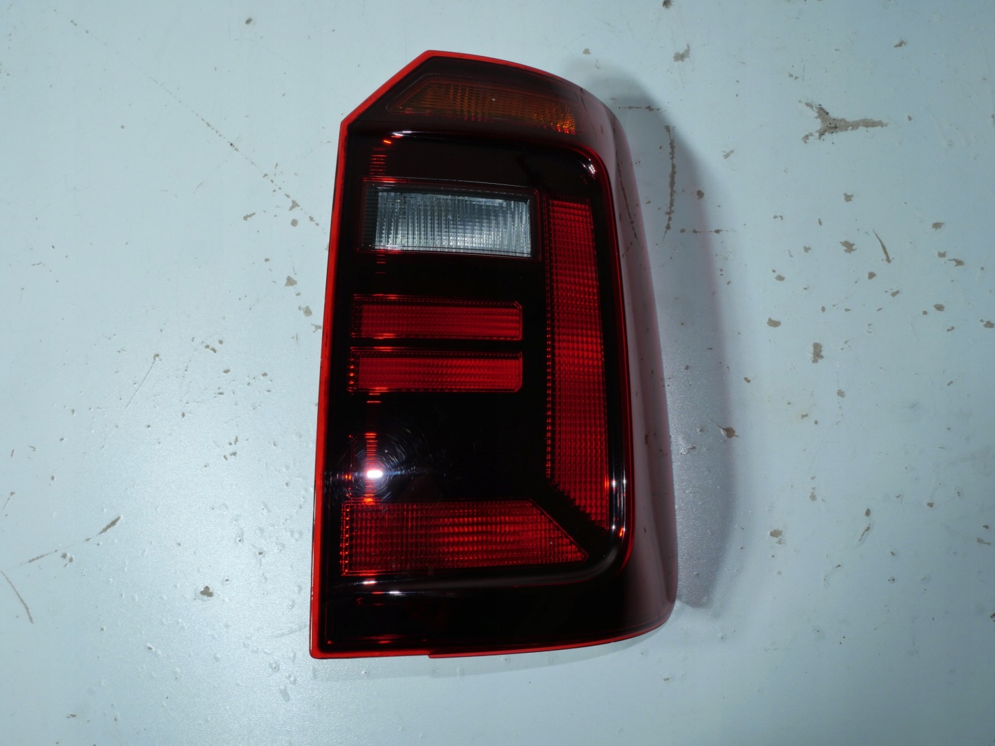feu droit arrière VW CADDY IV 2K1945096