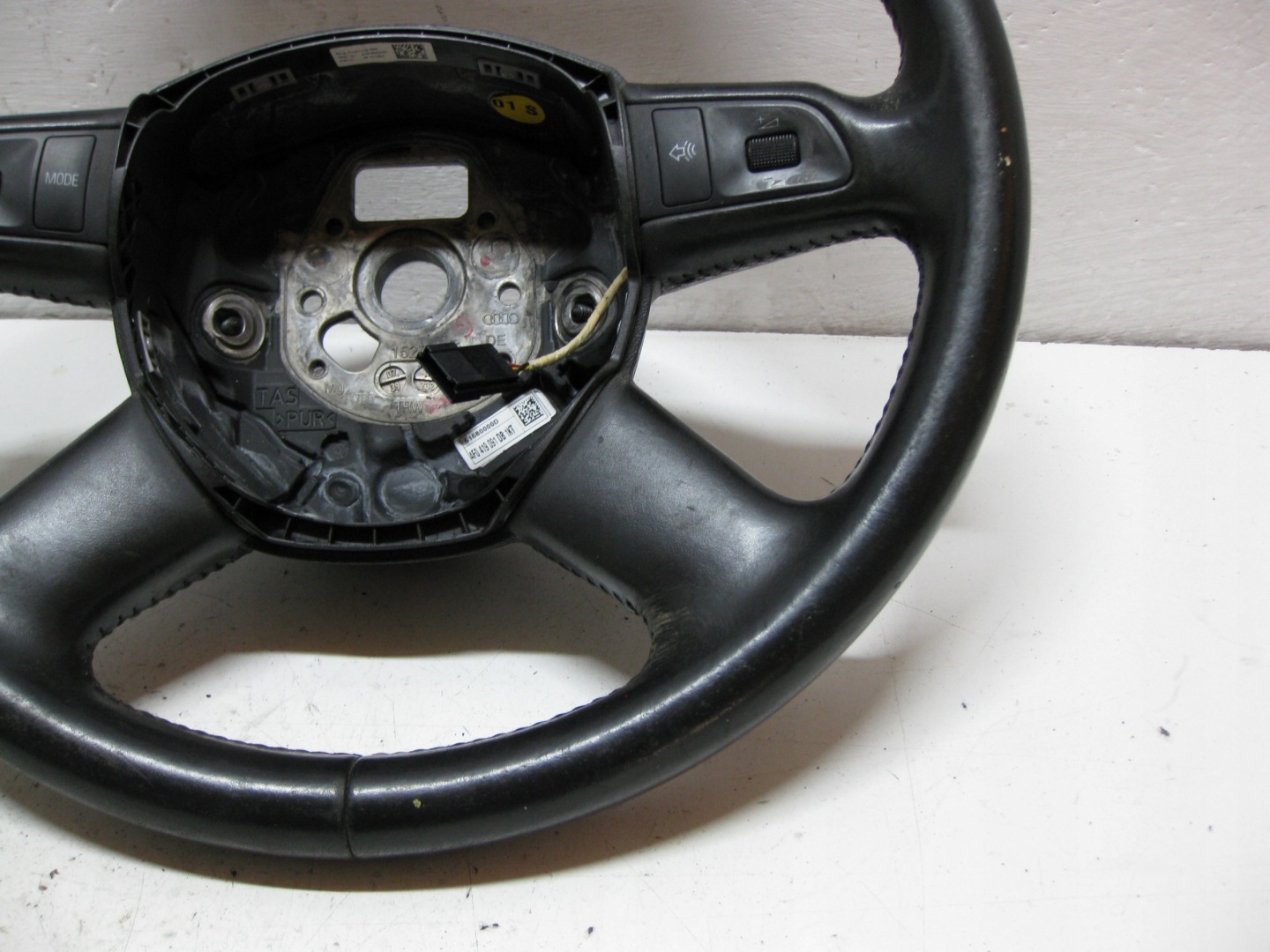 AUDI A6 C6 KOMBI 2.7 TDI 07R lenkrad Leder 4F0419091DB
