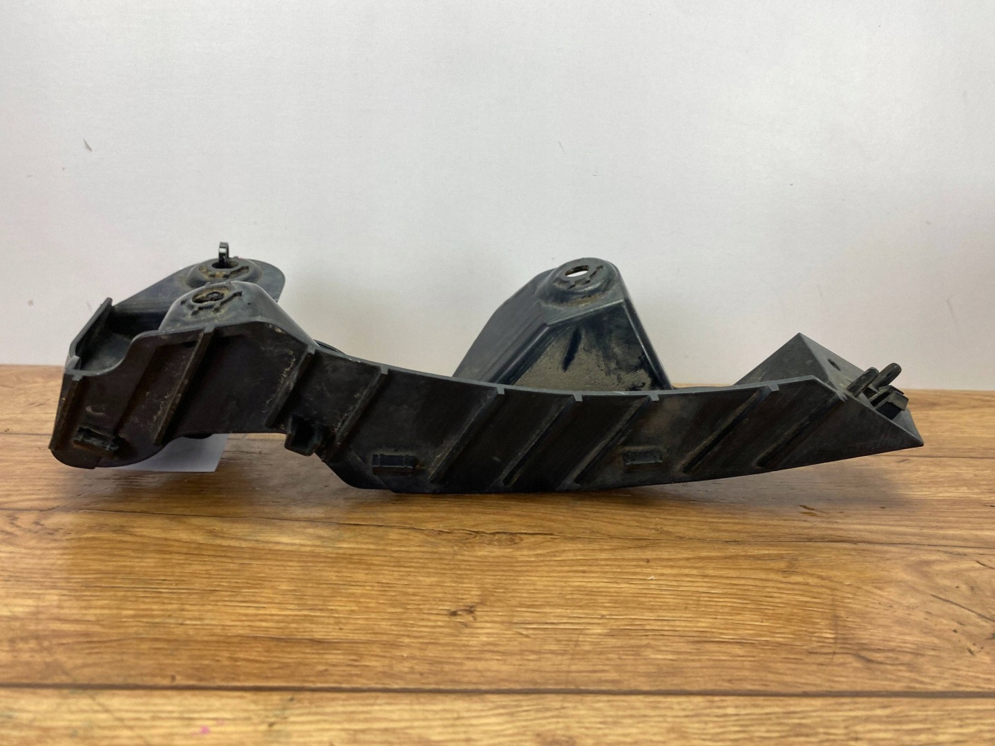 bumper bracket of the rear right Dodge Charger 2015+