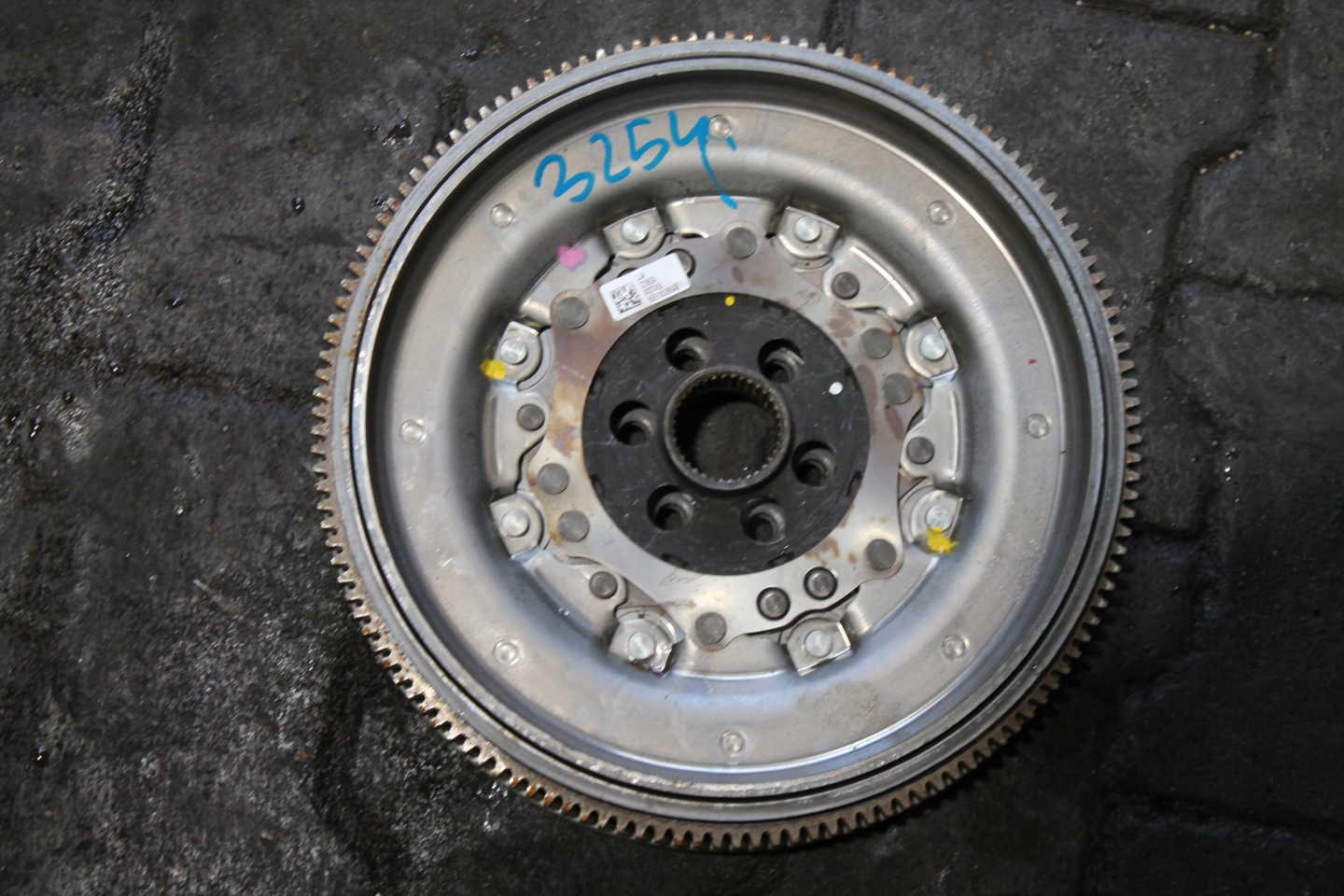 3254. wheel flywheel VW 05E105266AB