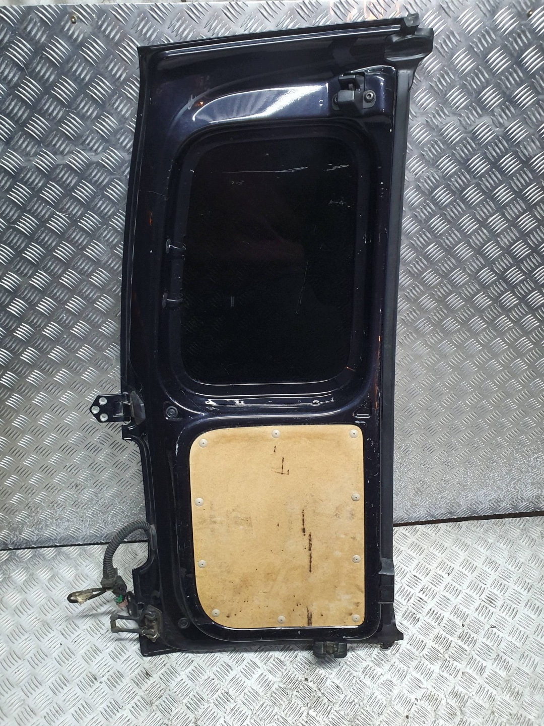 door SKRZYDLOWE right rear part complete VW CADDY III