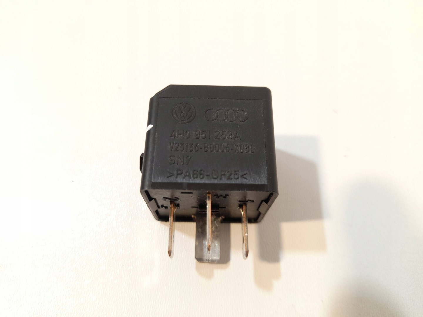 Volkswagen Arteon 3G8 relay 4H0951253A (P279)