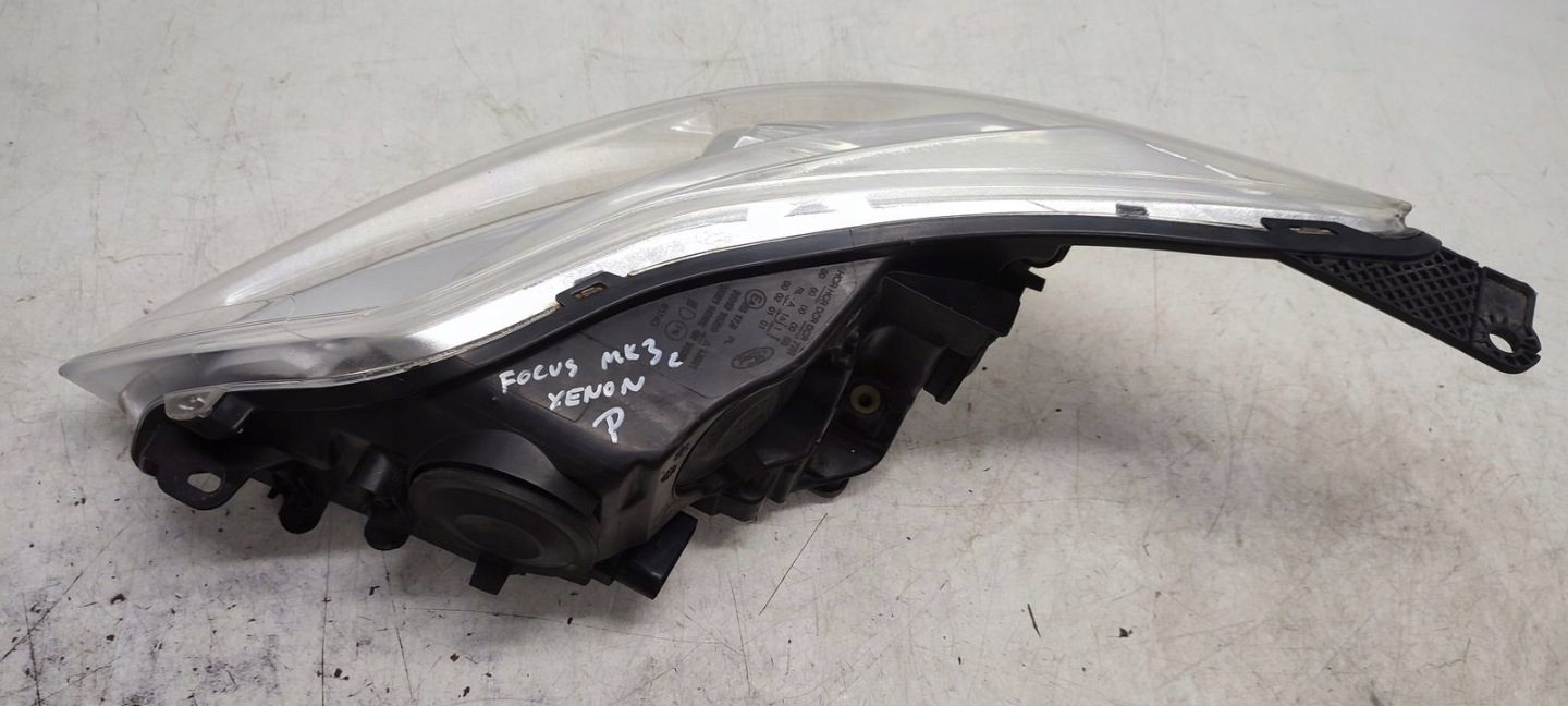 light front front right xenon Ford Focus MK3