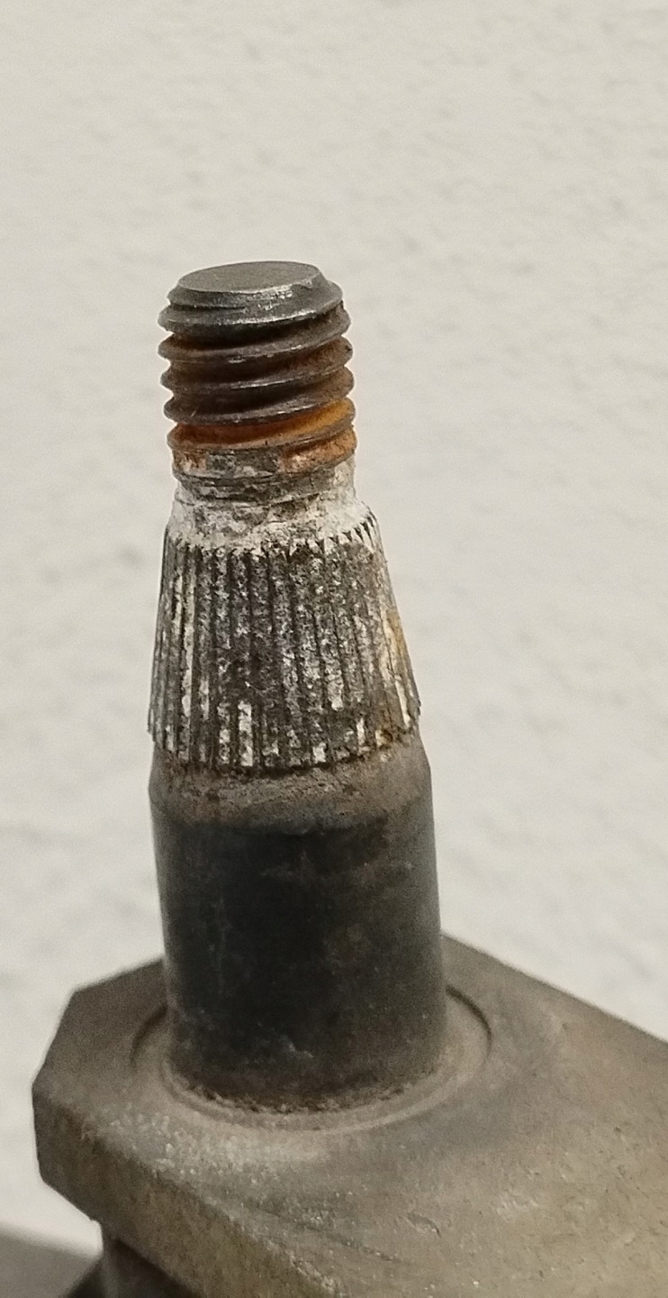 Wischergestänge przednich Ford 1S7117504AF