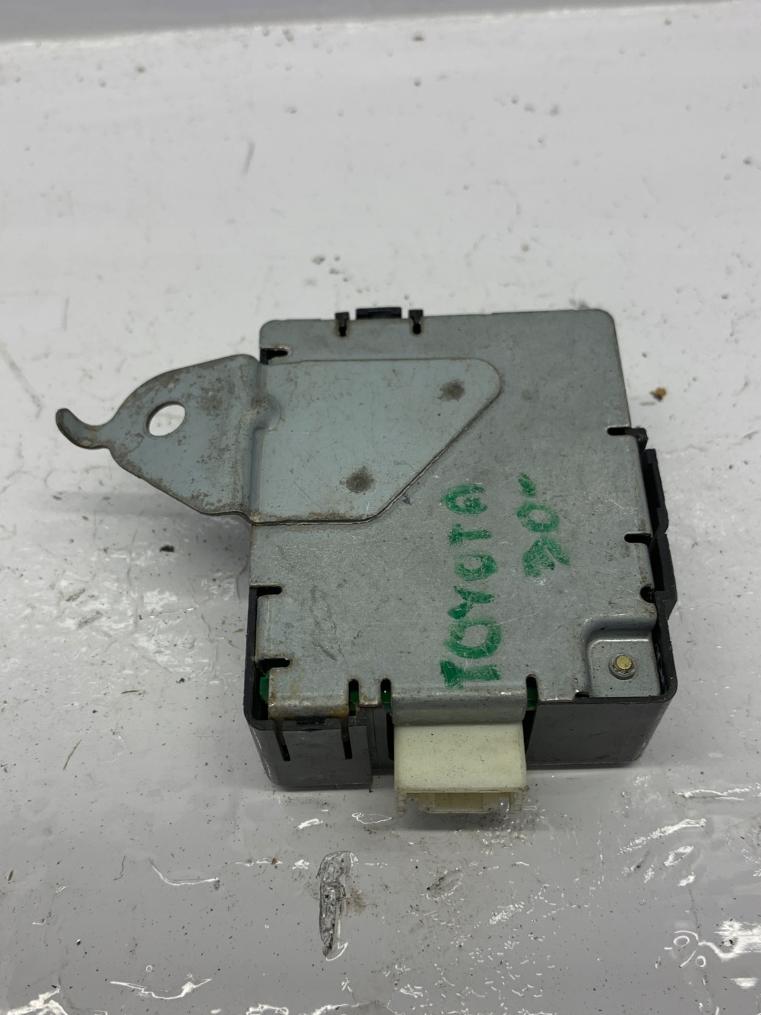 module control unit of a lock central 89741-42151 TOYOTA