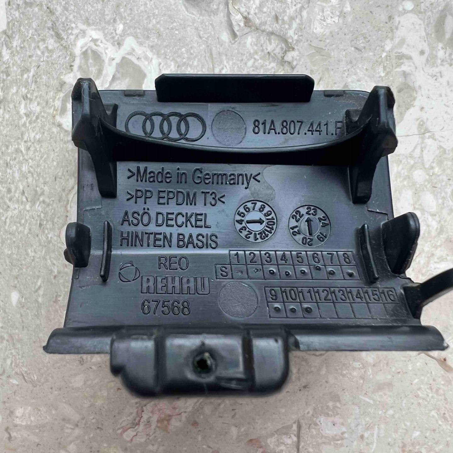 AUDI Q2 S-line lift 2020-> Abschleppöse heck 81A807441F