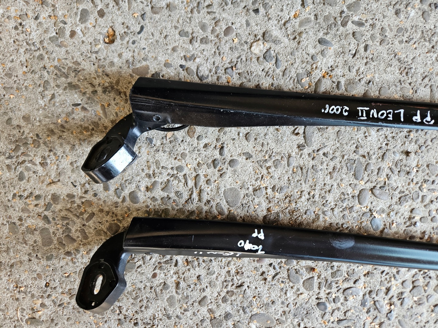 arm SEAT LEON 2 II 2005- right 1P0955410A