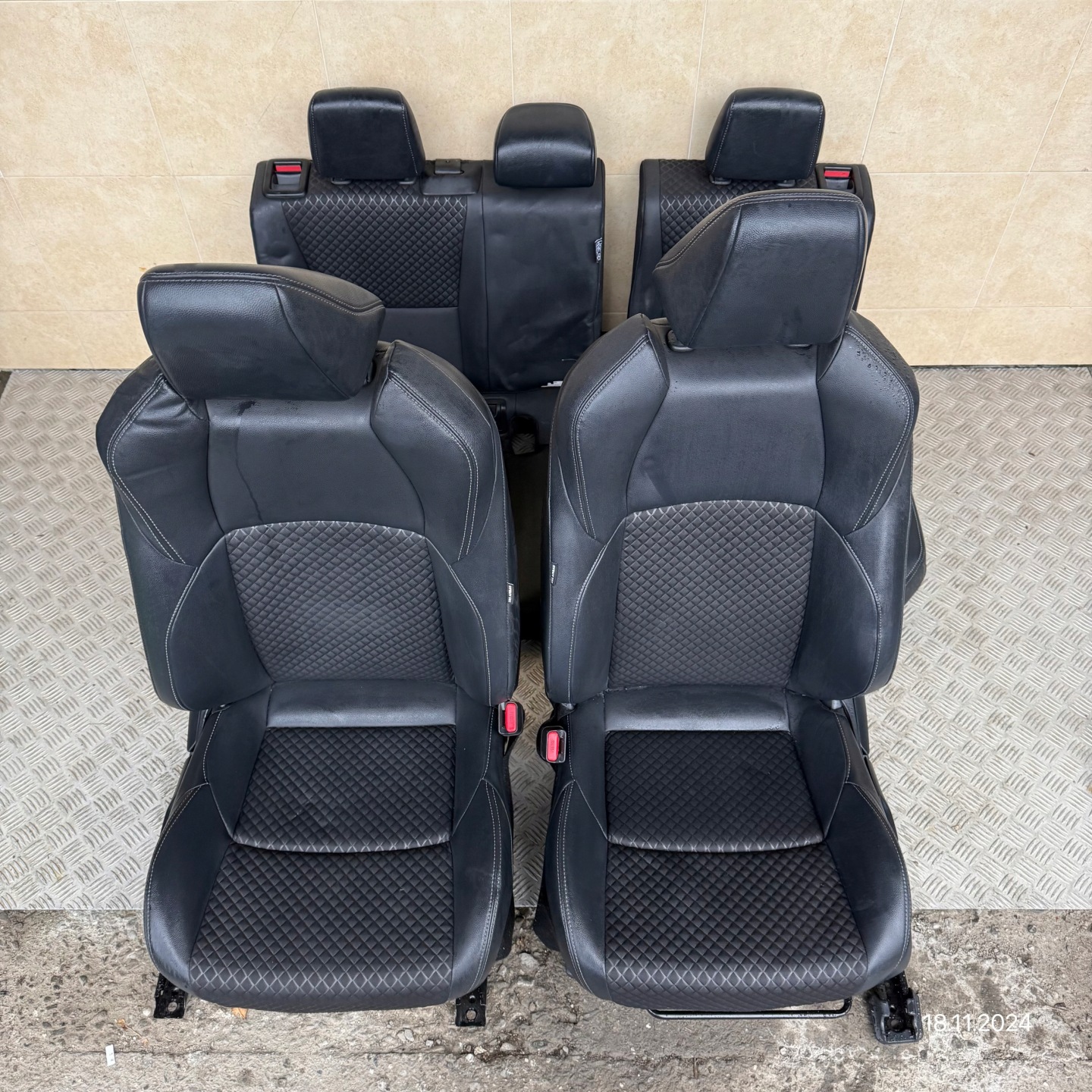 SITZE HALBLEDER KOMPLET TOYOTA YARIS CROSS