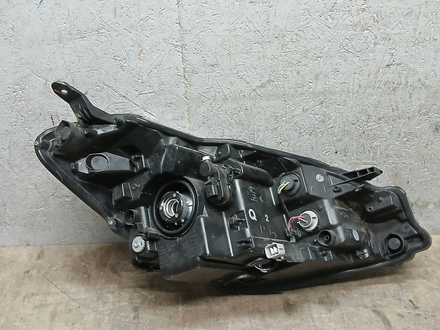 light front left TOYOTA YARIS III 3 LIFT 17-20 lens